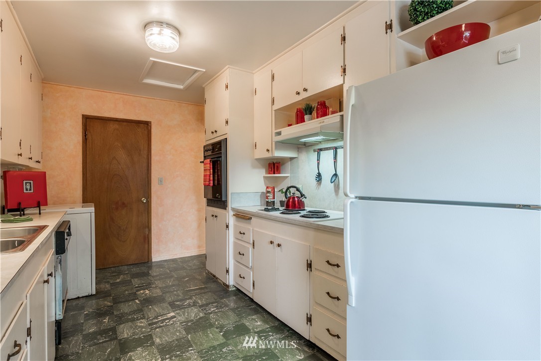 23915 45th Avenue Southeast Bothell, WA 98021 - Photo 8 of 22