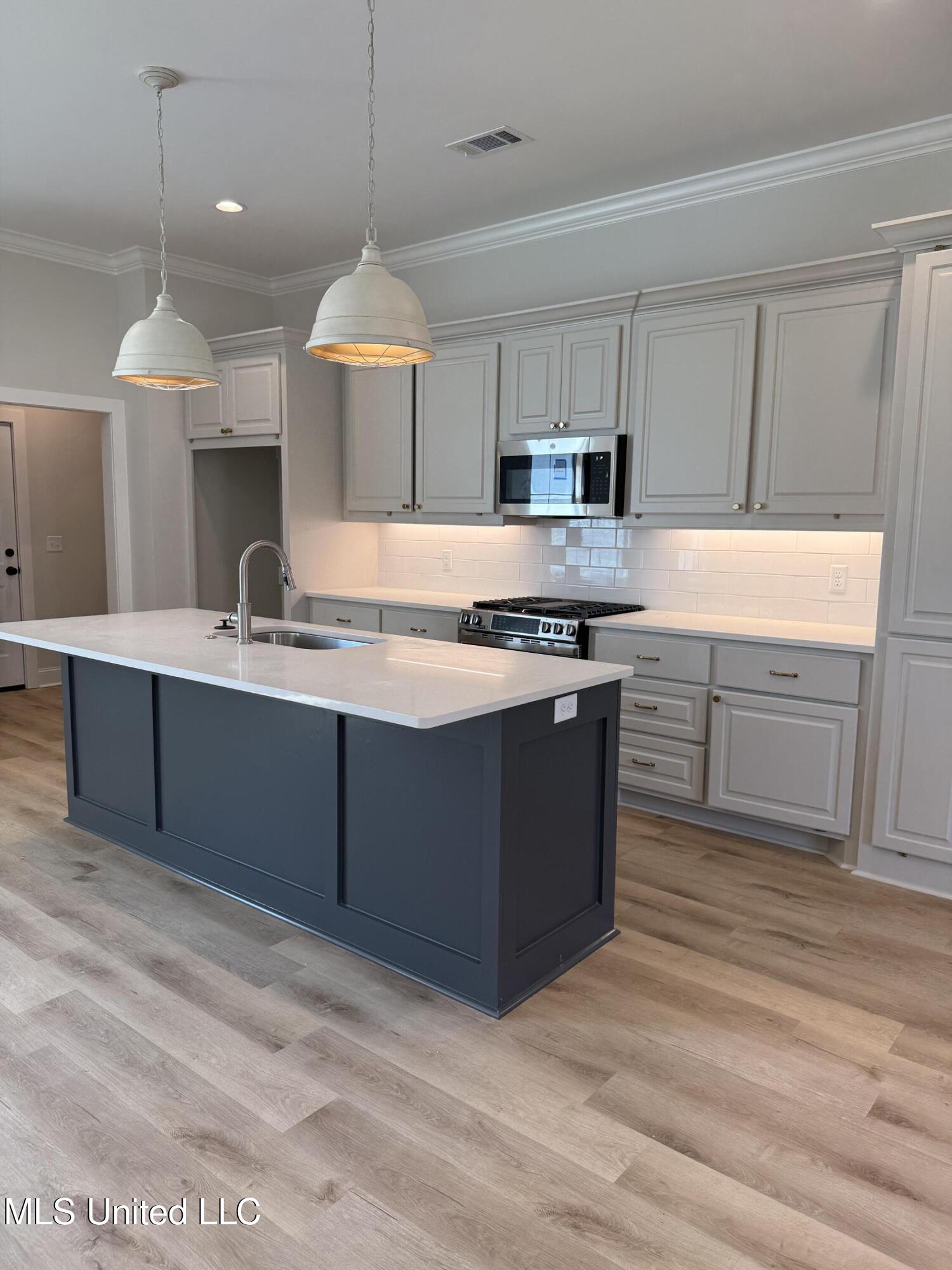 333 Willow Way Canton, MS 39046 - Photo 8 of 44 IMG_3532