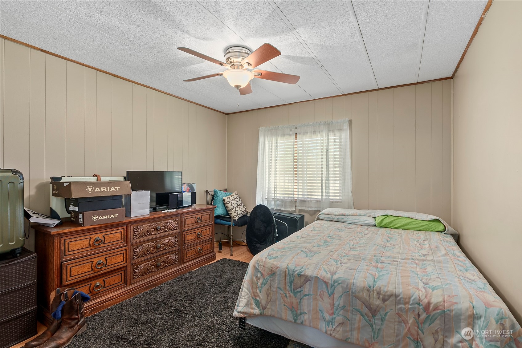 267 Limmer Road Winlock, WA 98596 - Photo 14 of 25 a bedroom with a bed and furniture