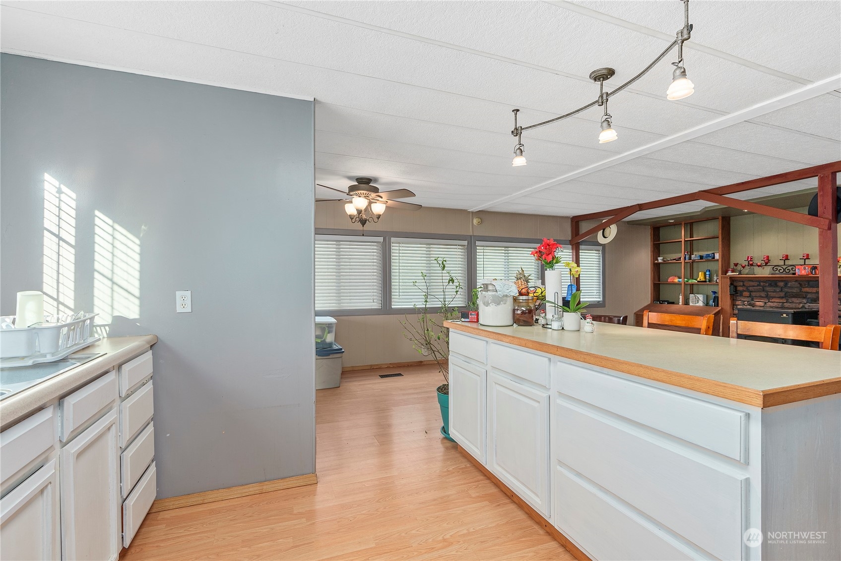 267 Limmer Road Winlock, WA 98596 - Photo 9 of 25 a view of living room and kitchen