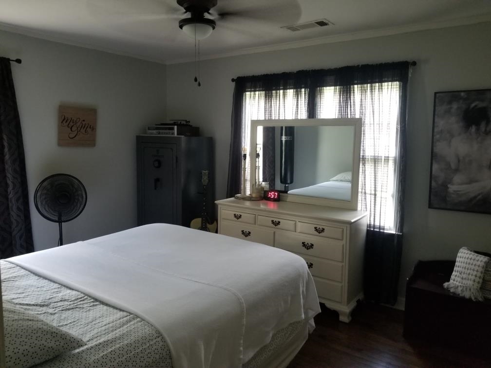 4407 Owen Road Memphis, TN 38122 - Photo 14 of 14 a bedroom with a bed and a mirror