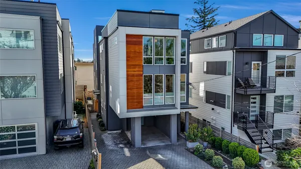 $1,295,000 | 4218 Linden Avenue North, Seattle, WA 98103