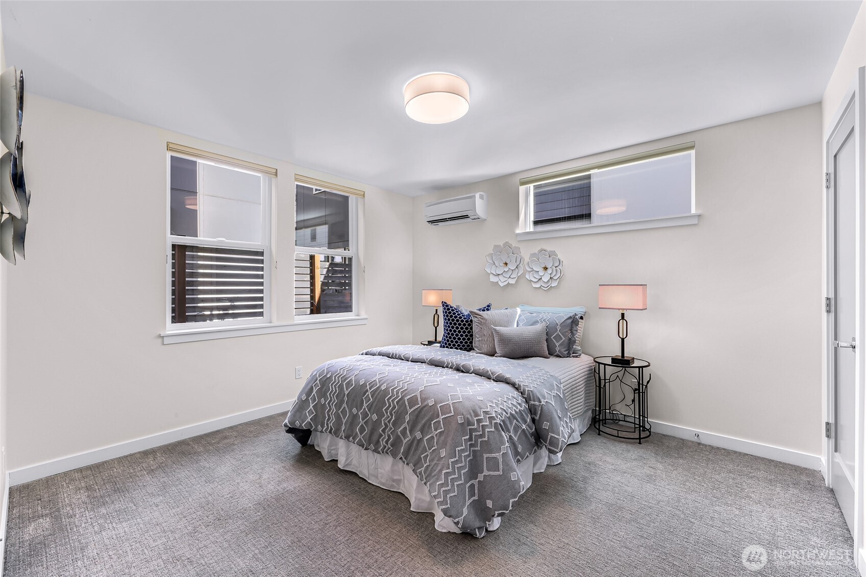 4218 Linden Avenue North Seattle, WA 98103 - Photo 7 of 38