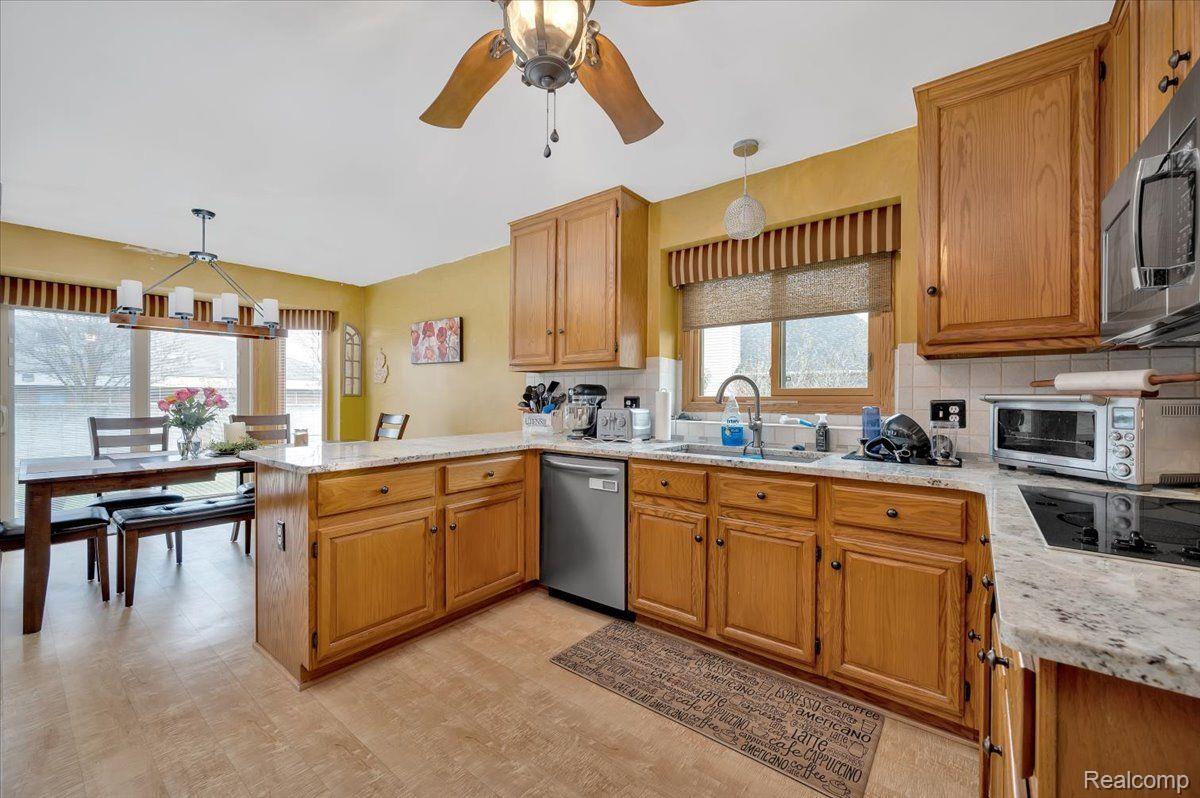 34450 Ridgemont Court Fraser, MI 48026 - Photo 12 of 28