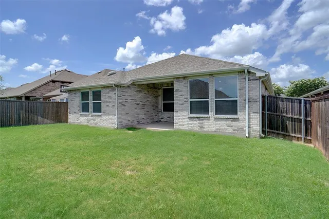 $2,400 | 1712 Alton Way, Aubrey, TX 76227