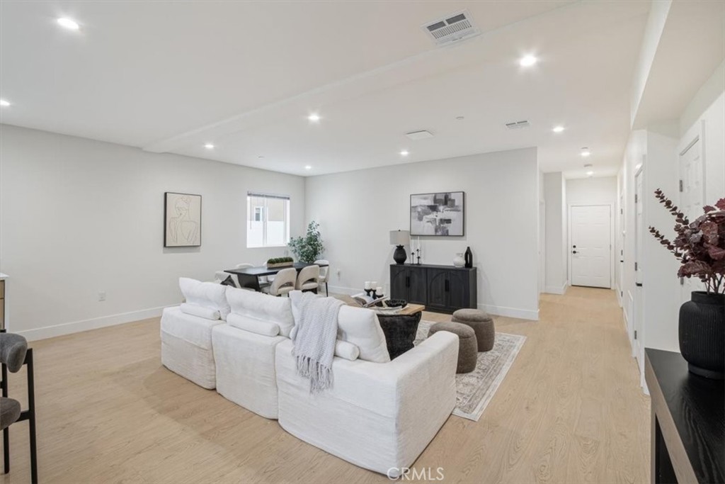 16623 Lake Avenue Paramount, CA 90723 - Photo 9 of 57