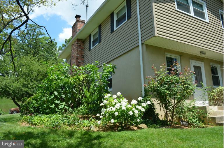 125 Kingbrook Road Linthicum Heights, MD 21090 - Photo 11 of 13 Exterior of Side of Property