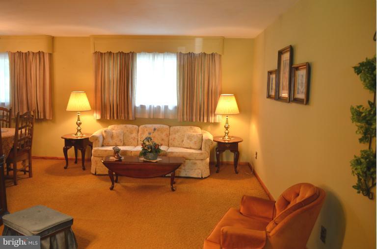 125 Kingbrook Road Linthicum Heights, MD 21090 - Photo 4 of 13 Living Room