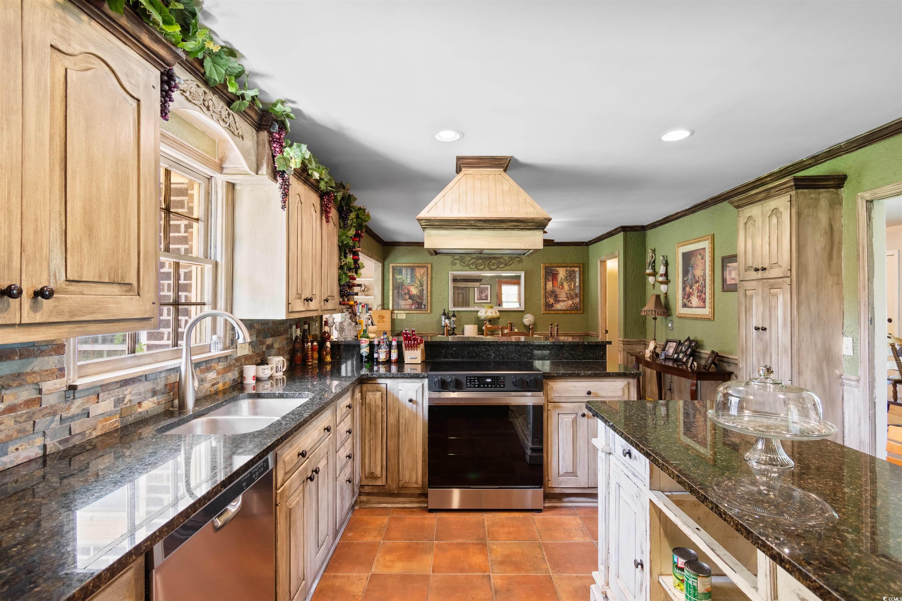 308 Old Stage Road Mullins, SC 29574 - Photo 10 of 40