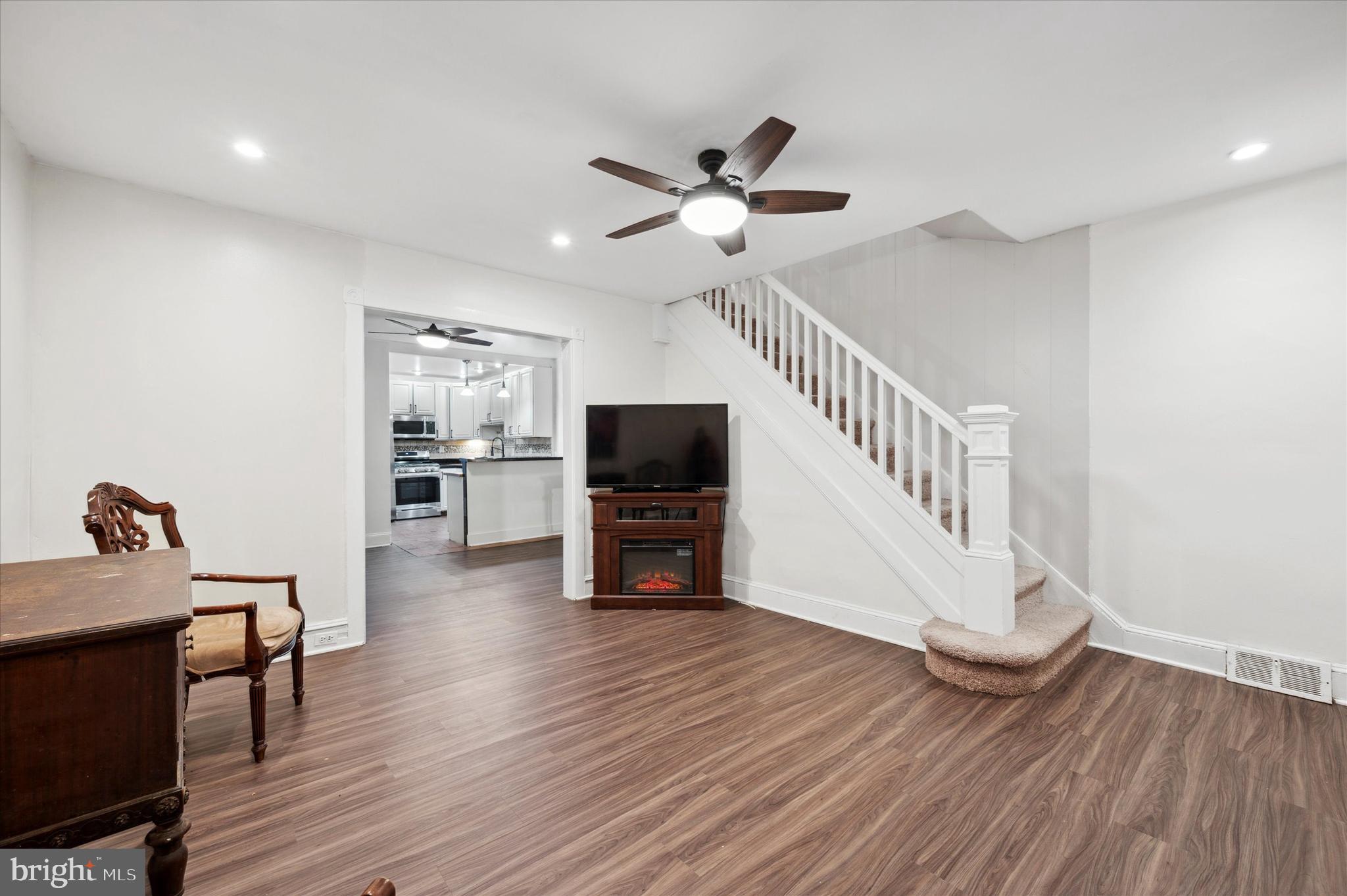 30 North State Road Upper Darby, PA 19082 - Photo 3 of 24 Living Room