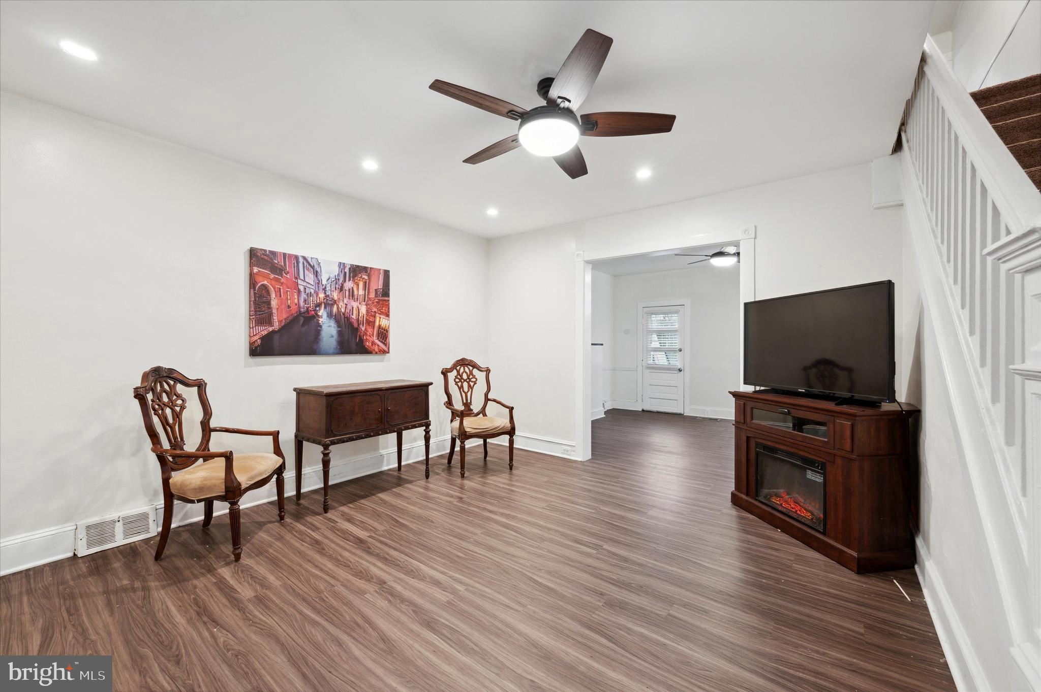 30 North State Road Upper Darby, PA 19082 - Photo 4 of 24 Living Room