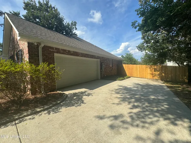 $289,500 | 992 Halawa Court, Diamondhead, MS 39525