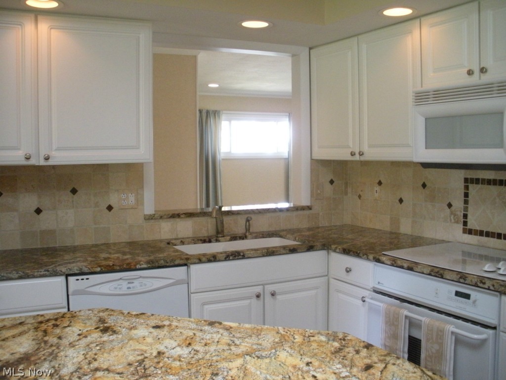 2017 Hansford Road Cleveland, OH 44124 - Photo 4 of 22 Gallery Image 4