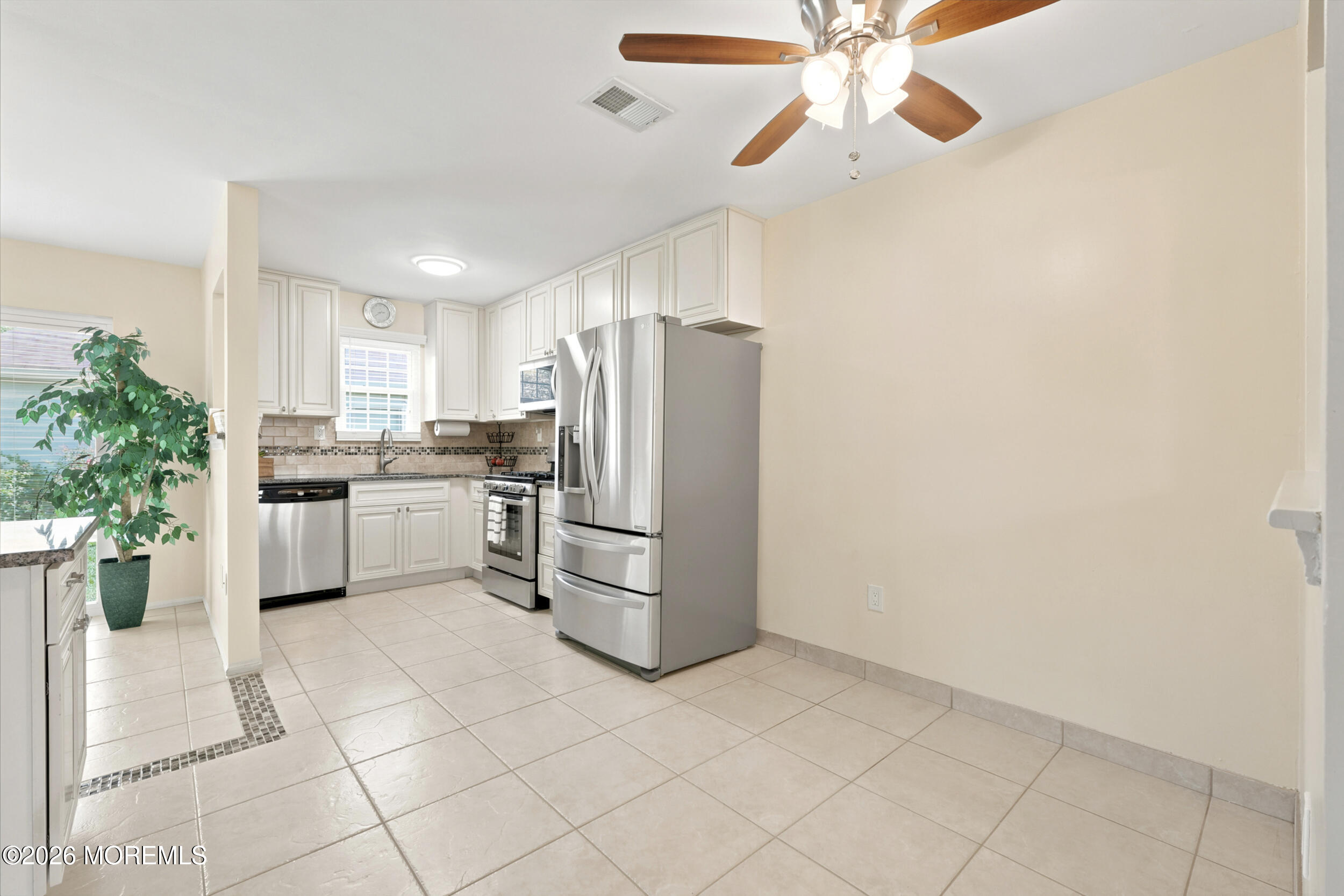 47 Datchet Close Freehold, NJ 07728 - Photo 12 of 38 25_image-54