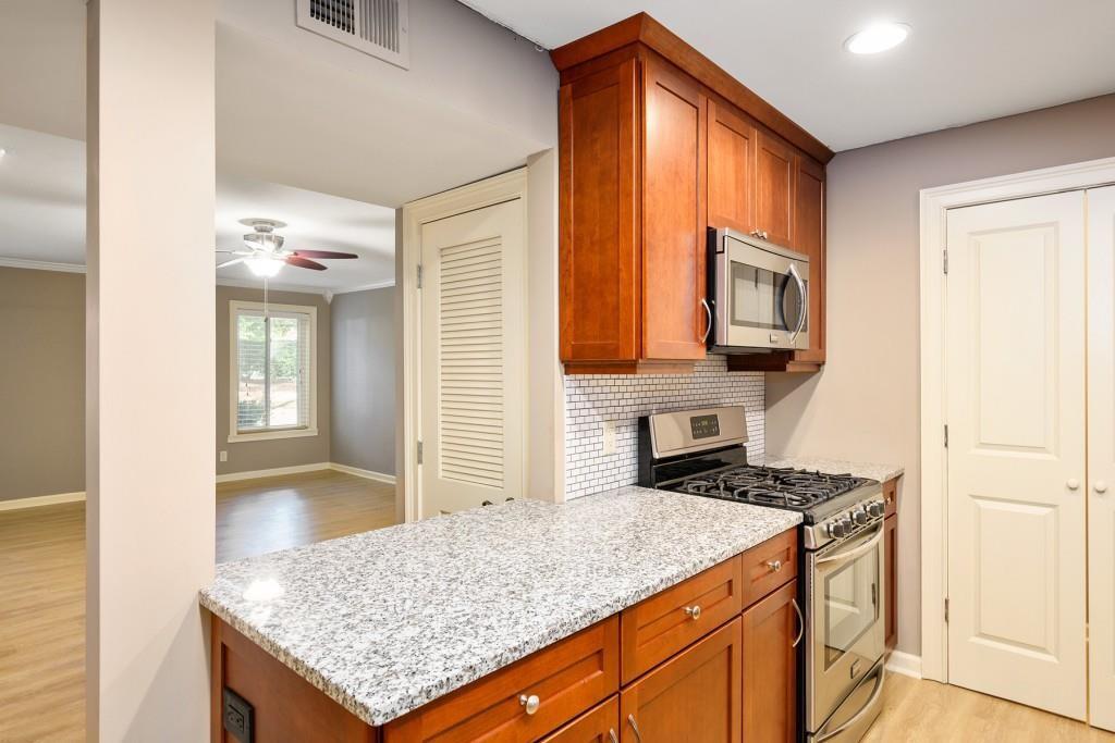 558 Emory Oaks Way Decatur, GA 30033 - Photo 7 of 23