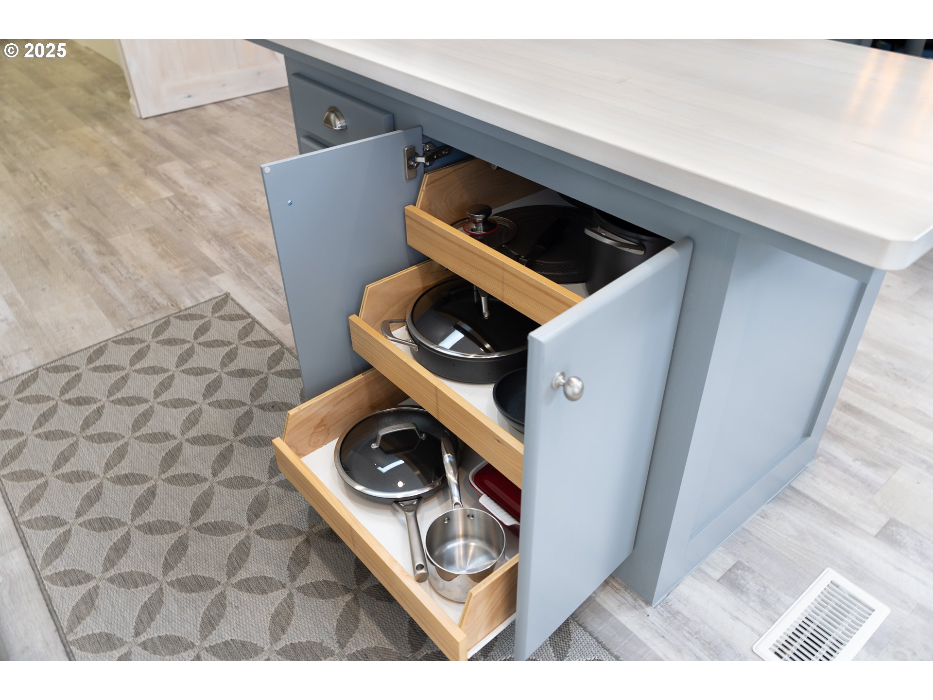 852 Munsel Creek Loop Florence, OR 97439 - Photo 20 of 48 a living room with furniture and a wooden floor