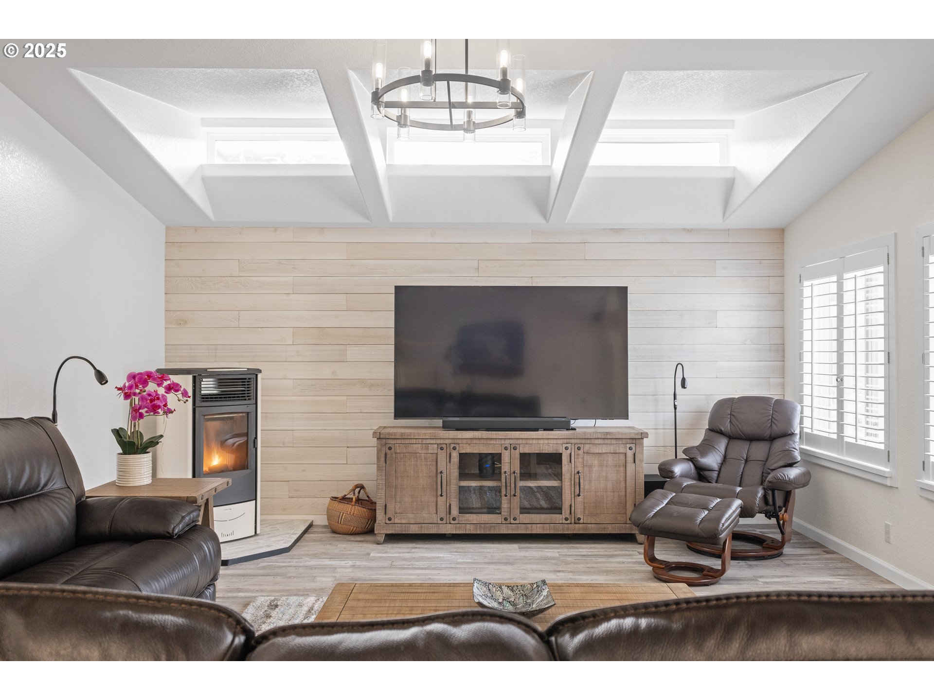 852 Munsel Creek Loop Florence, OR 97439 - Photo 23 of 48 a living room with furniture a flat screen tv and a floor to ceiling window