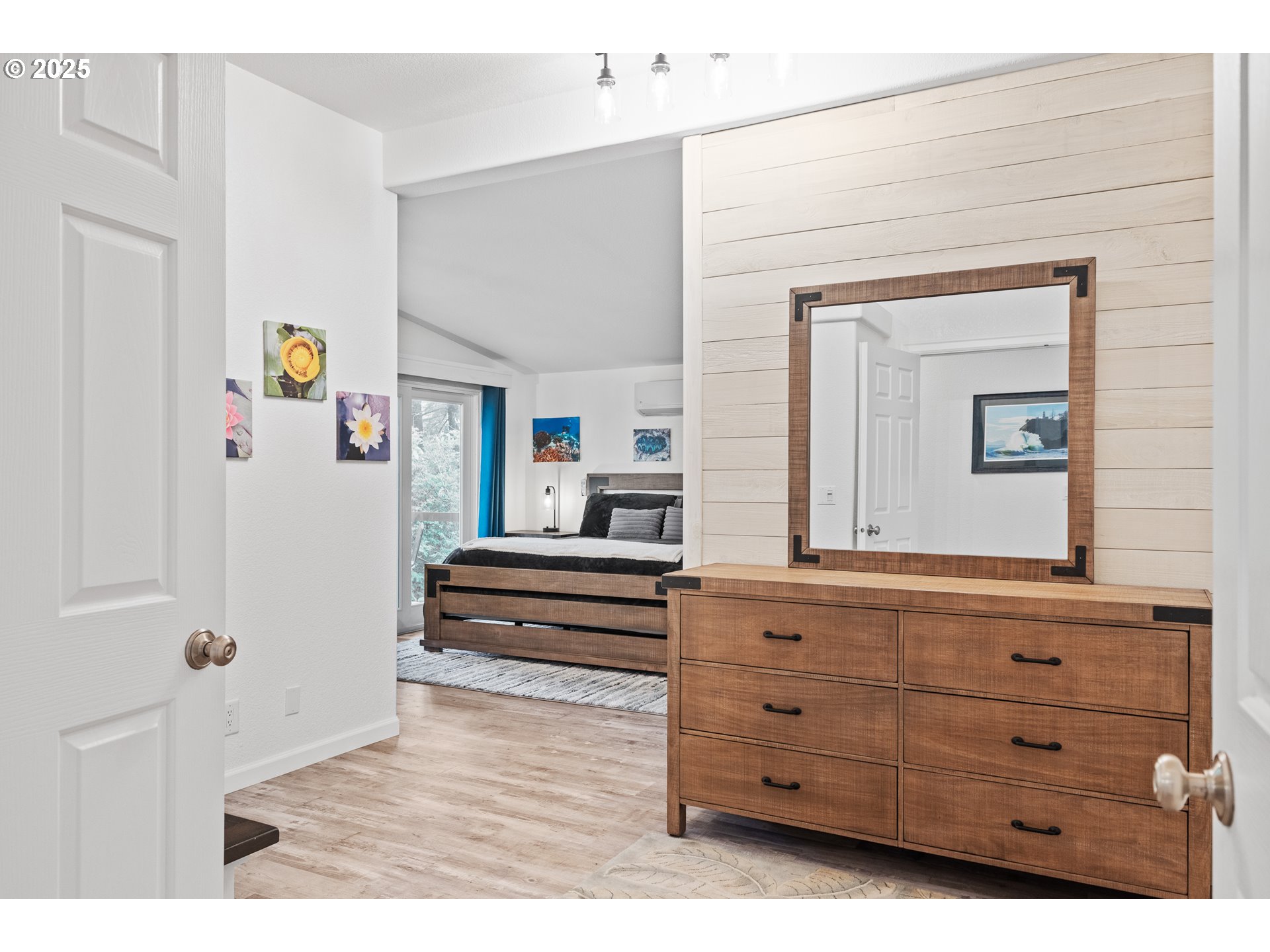 852 Munsel Creek Loop Florence, OR 97439 - Photo 29 of 48 a living room with furniture and a dresser