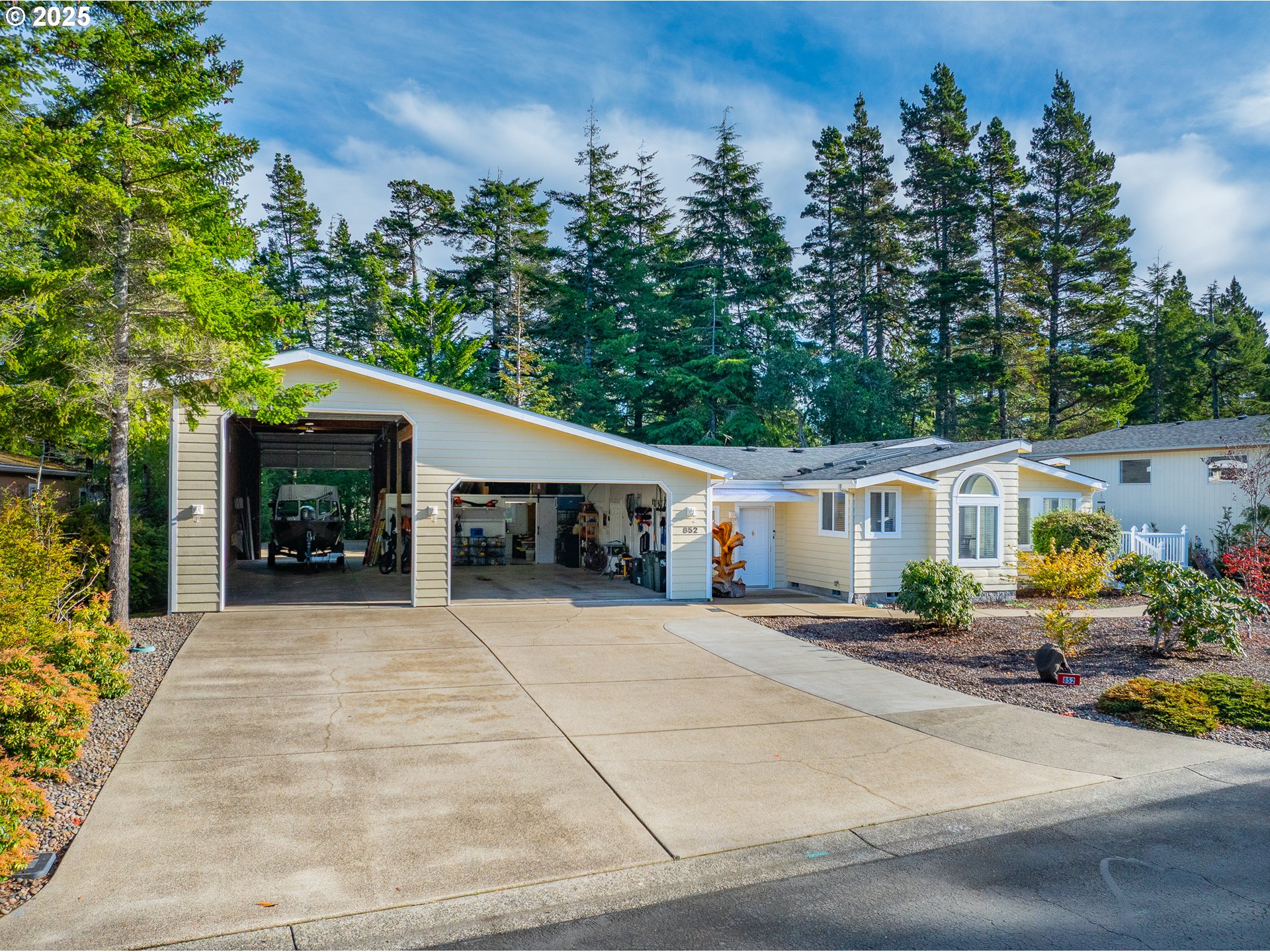 852 Munsel Creek Loop Florence, OR 97439 - Photo 42 of 48 front view of a house with a patio