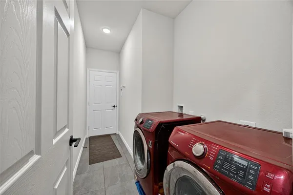 a view of bedroom with washer and dryer