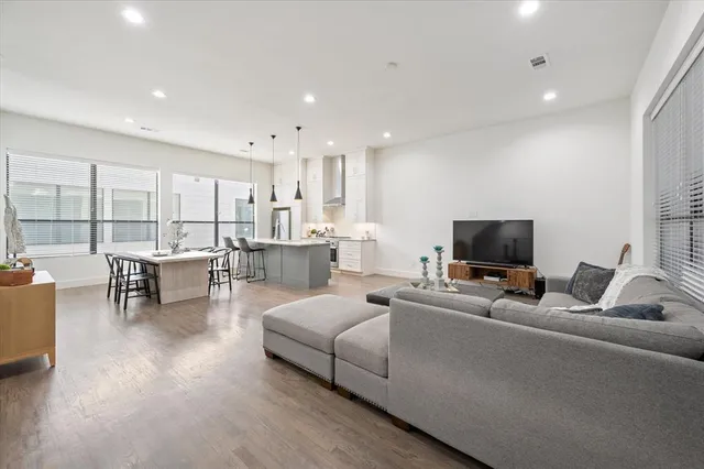 $629,900 | 1848 Euclid Avenue, Unit 104, Dallas, TX 75206