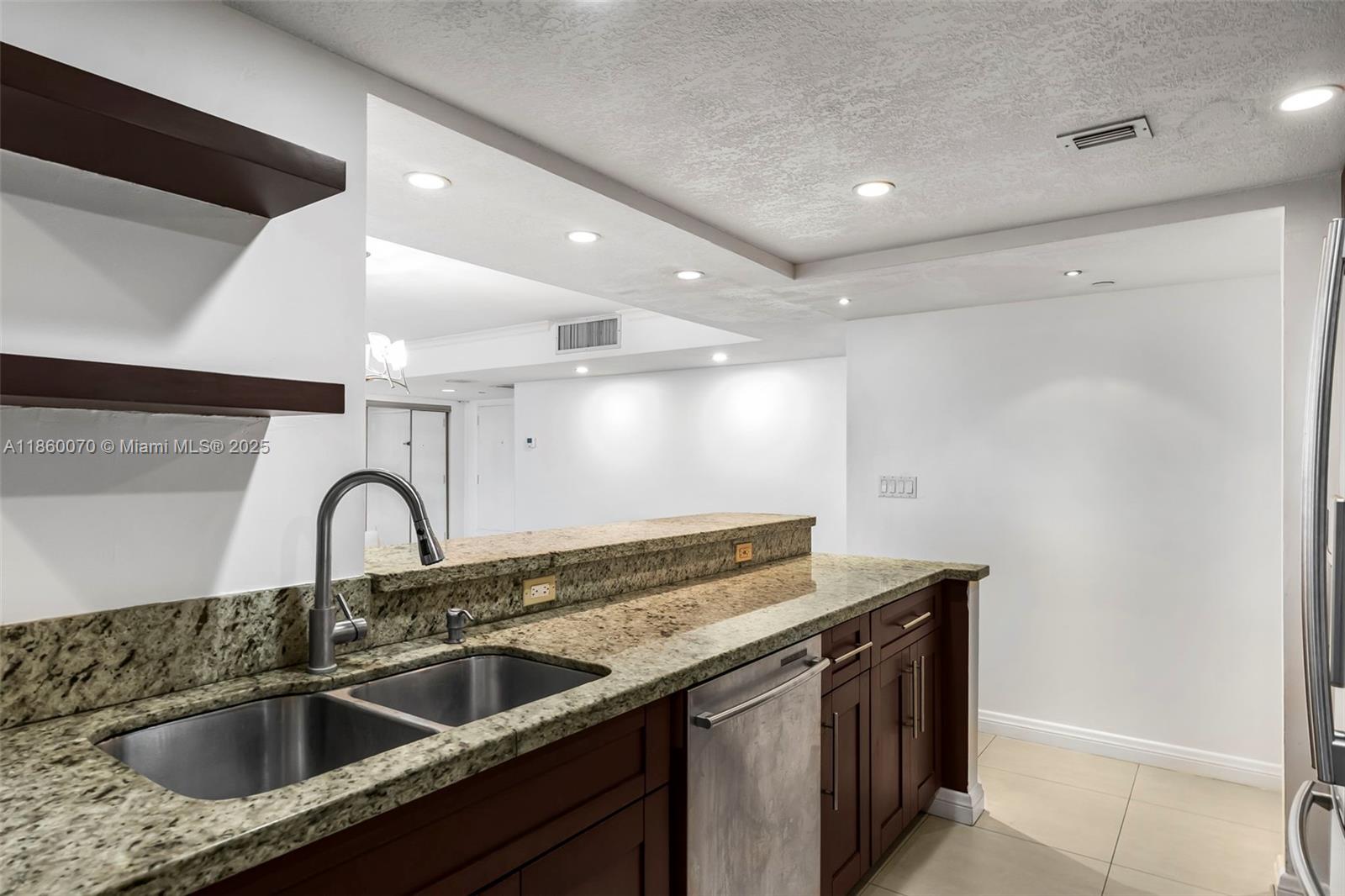 2401 Collins Avenue, Unit 1808 Miami Beach, FL 33140 - Photo 17 of 62