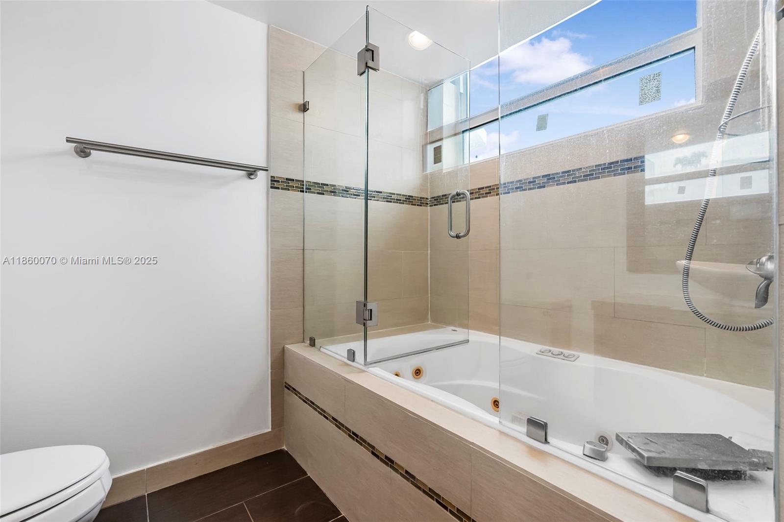 2401 Collins Avenue, Unit 1808 Miami Beach, FL 33140 - Photo 29 of 62