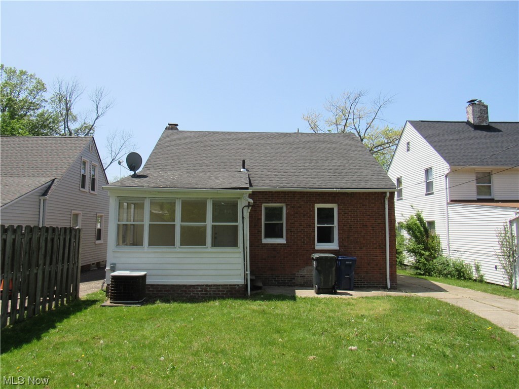 1901 Staunton Road Cleveland, OH 44118 - Photo 27 of 27 Rear
