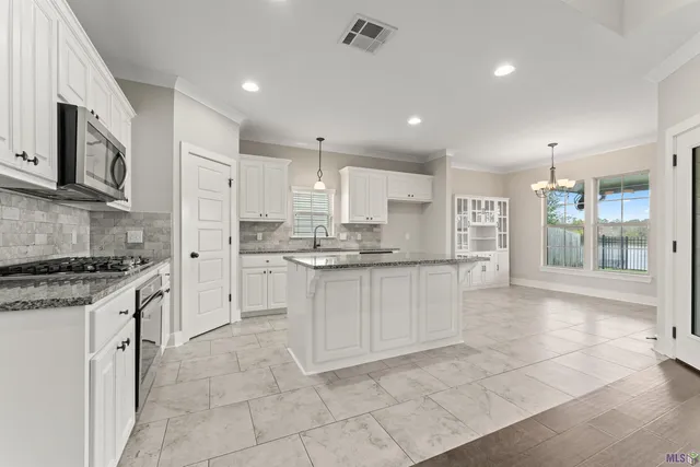 $379,700 | 12523 Great Tern Avenue, Baton Rouge, LA 70810