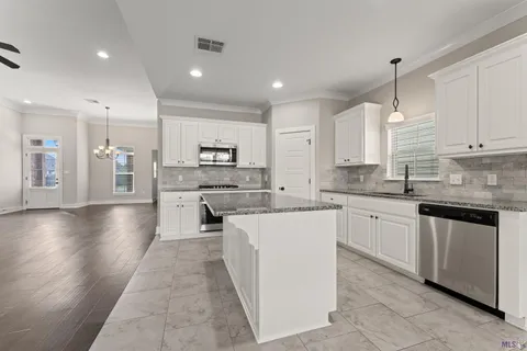 $379,700 | 12523 Great Tern Avenue, Baton Rouge, LA 70810