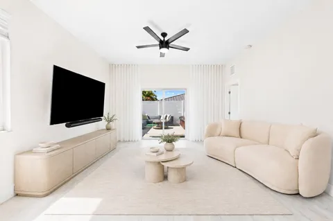 $679,999 | 160 Northeast 35th Street, Oakland Park, FL 33334