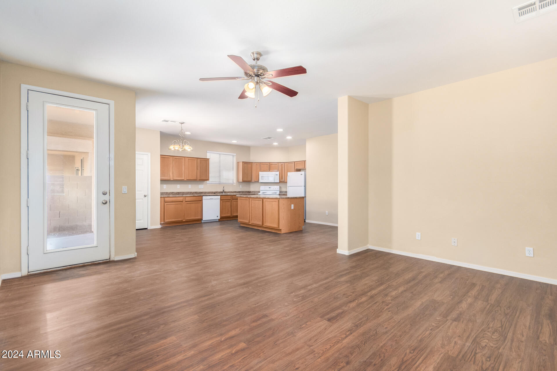 9352 West Cordes Road Tolleson, AZ 85353 - Photo 8 of 32 11 - Cordes 9352