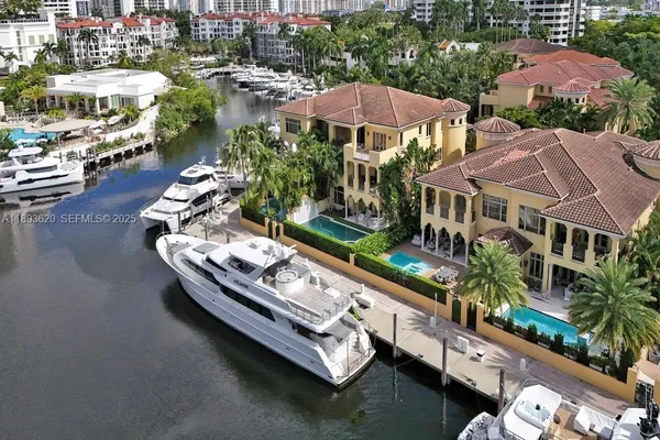 a view of entryway and hall