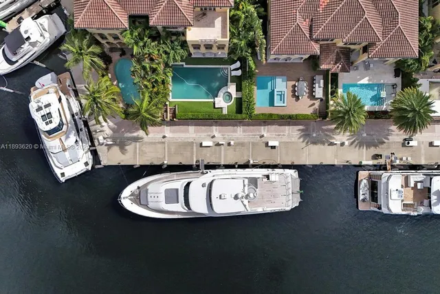 a view of entryway and hall