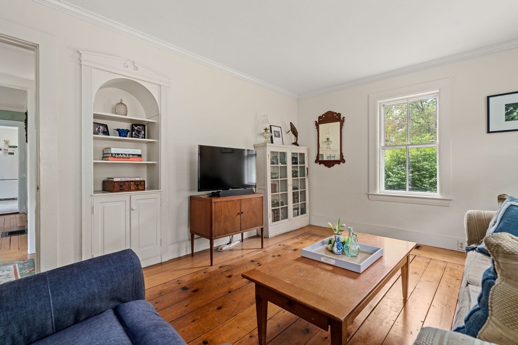 67 Concord Road Sudbury, MA 01776 - Photo 5 of 28 Gallery Image 5