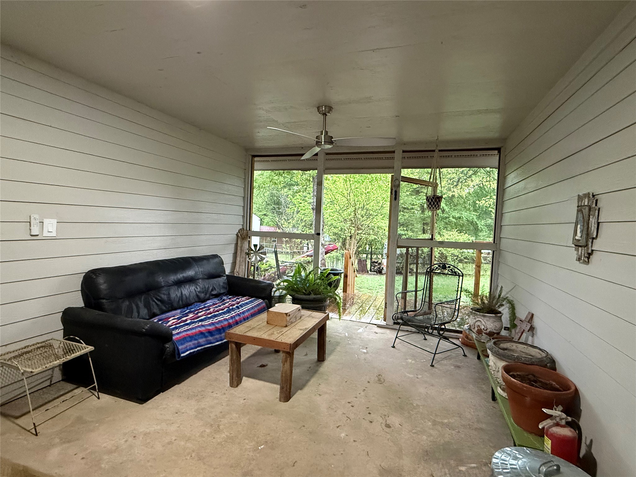 25 Ridge Top Drive Huntsville, TX 77320 - Photo 15 of 19 Screened Porch