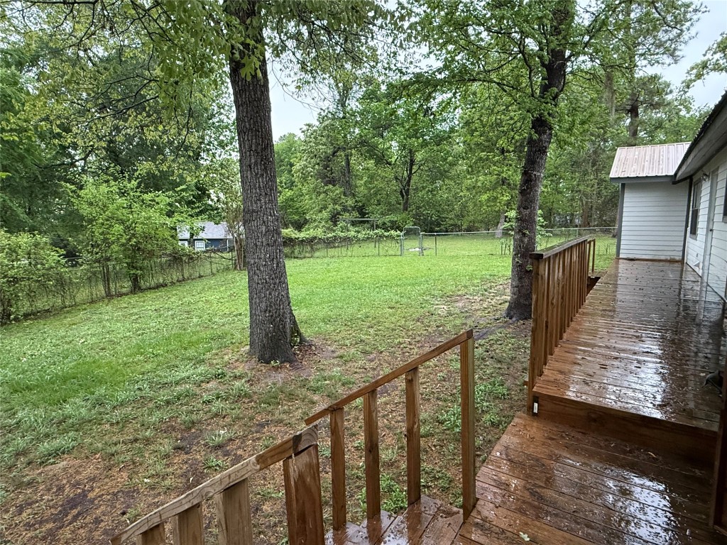 25 Ridge Top Drive Huntsville, TX 77320 - Photo 17 of 19 a view of a garden with a tree
