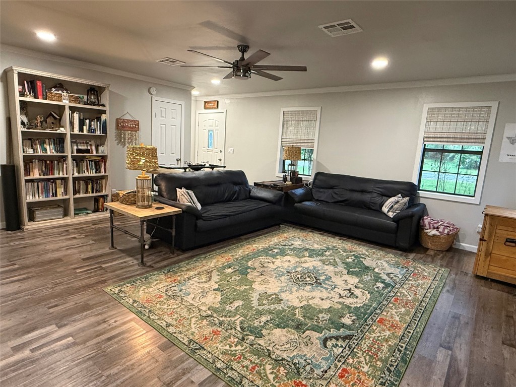 25 Ridge Top Drive Huntsville, TX 77320 - Photo 3 of 19 a living room with furniture and a book shelf
