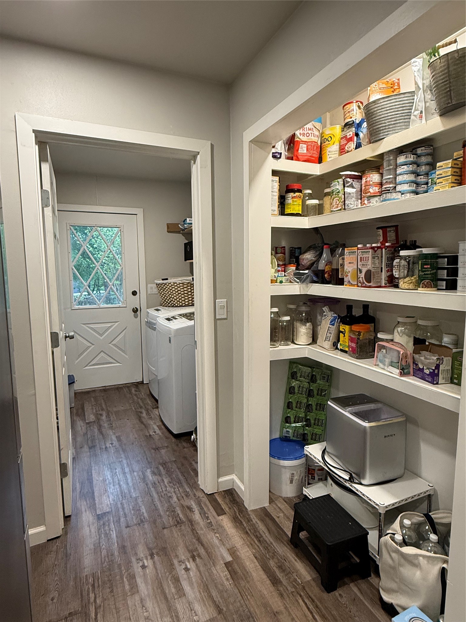 25 Ridge Top Drive Huntsville, TX 77320 - Photo 7 of 19 Panty and laundry room
