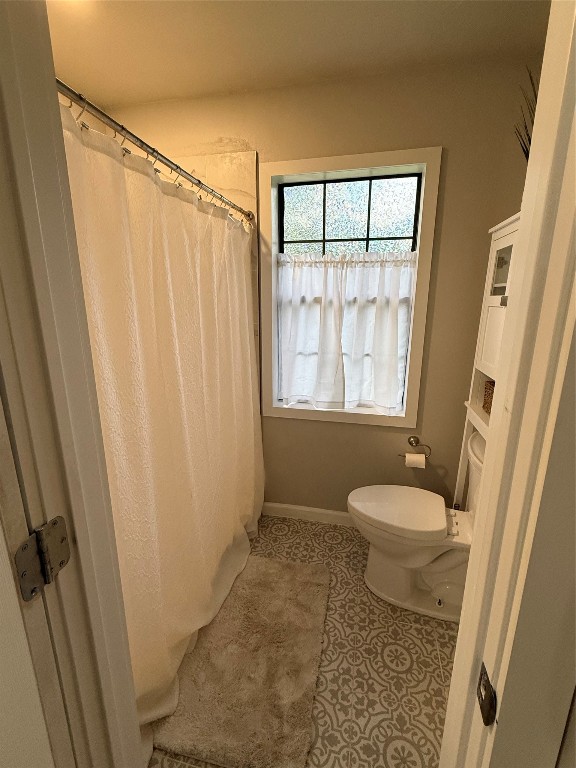 25 Ridge Top Drive Huntsville, TX 77320 - Photo 9 of 19 a bathroom with a sink a toilet a window and a mirror