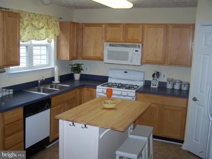 2128 Kyle Green Road Abingdon, MD 21009 - Photo 6 of 18 Kitchen