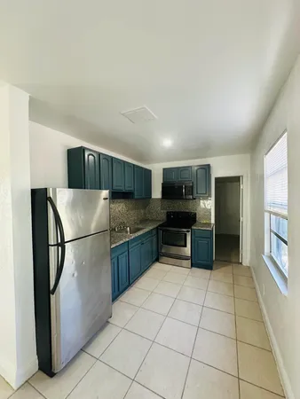 $2,250 | 2342 Wilson Street, Unit 1, Hollywood, FL 33020