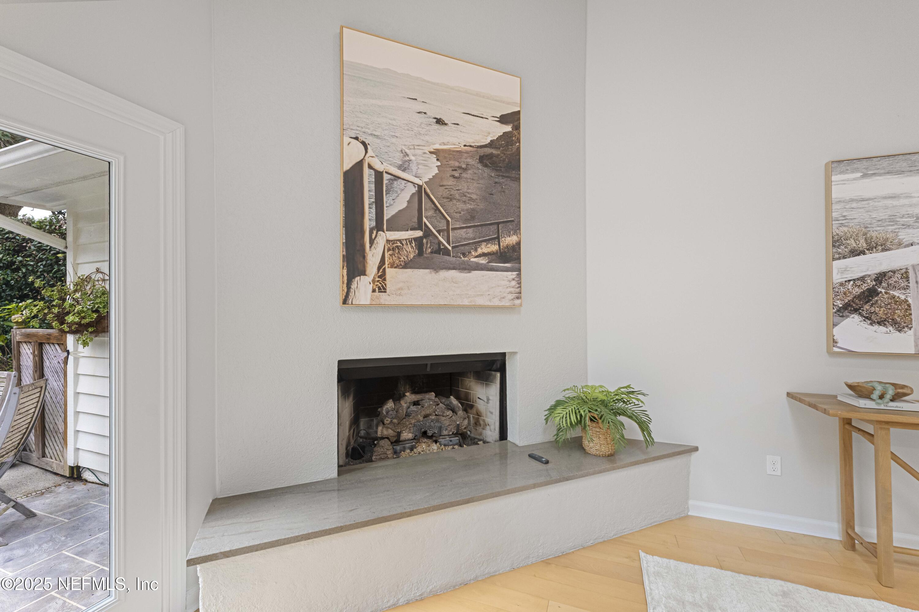372 4th Street Atlantic Beach, FL 32233 - Photo 21 of 77 a living room with furniture and a potted plant