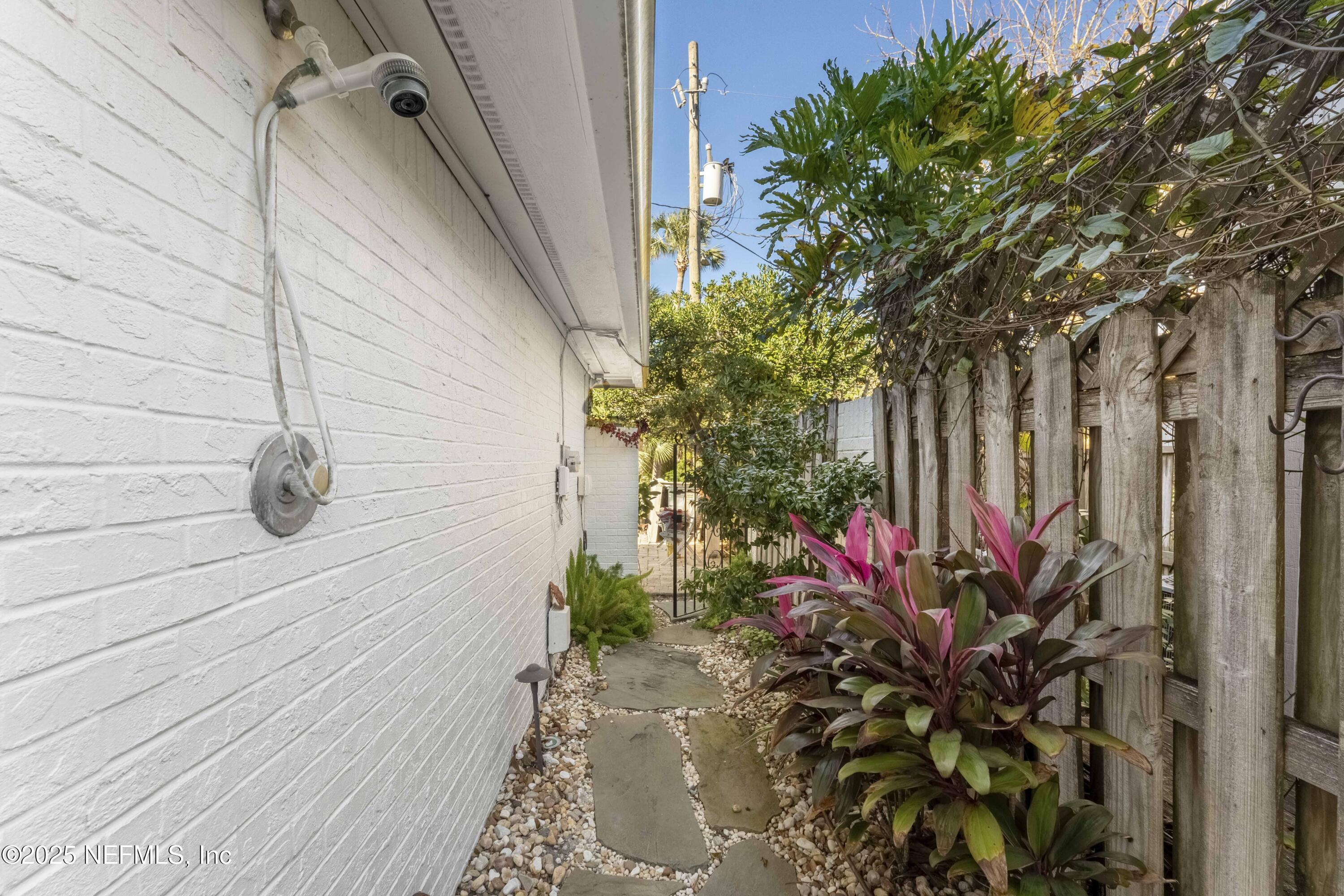 372 4th Street Atlantic Beach, FL 32233 - Photo 44 of 77 Outdoor shower