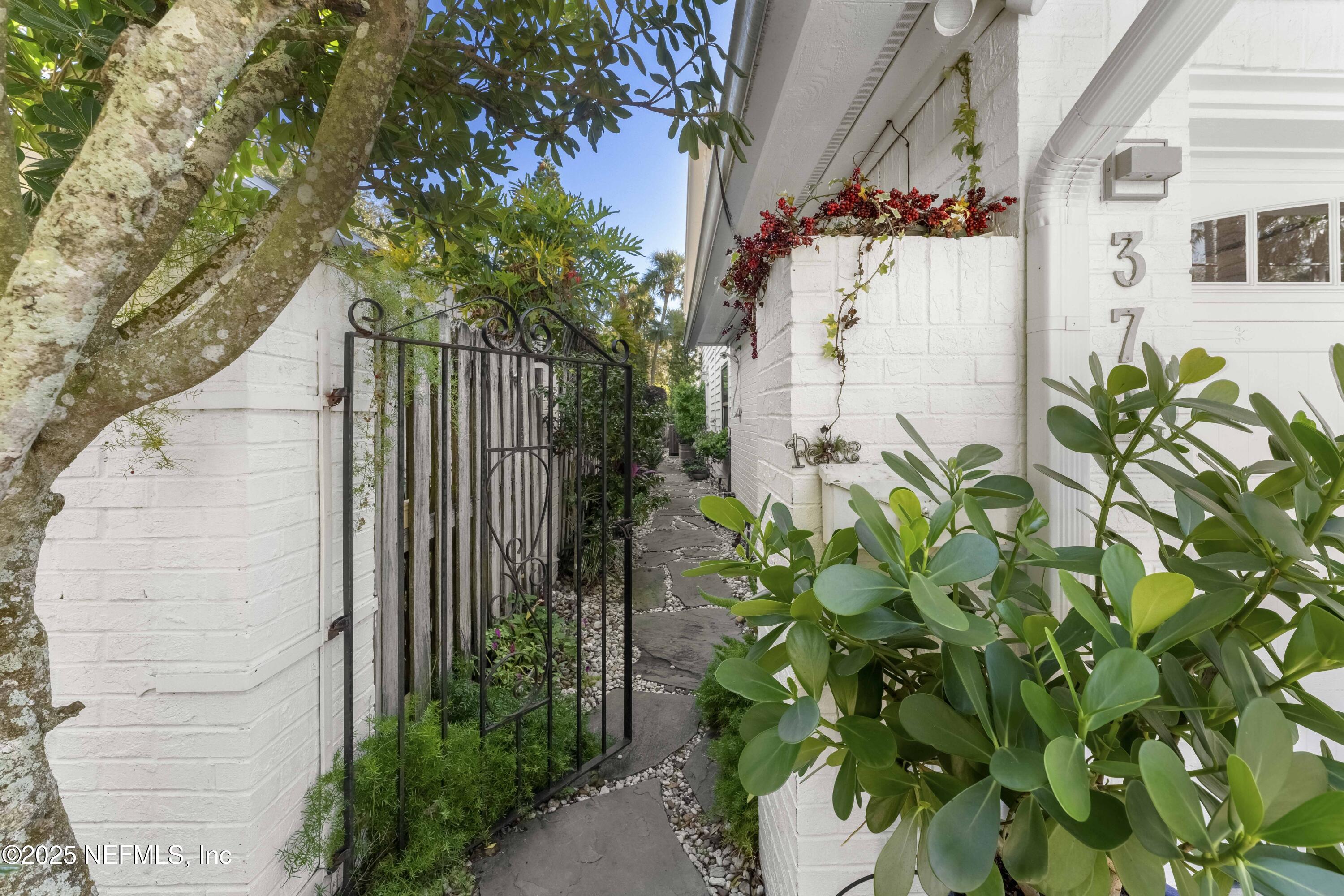 372 4th Street Atlantic Beach, FL 32233 - Photo 7 of 77 a backyard of a house with lots of green space