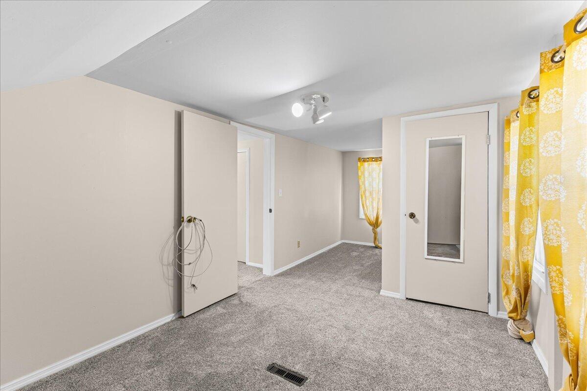 1049 Collier Road Auburn Hills, MI 48326 - Photo 17 of 36 31-IMG_5168_web