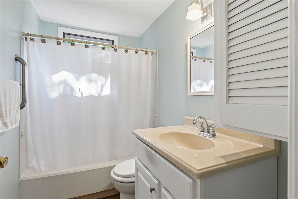 291 Old Farm Road Springfield, MA 01119 - Photo 19 of 34