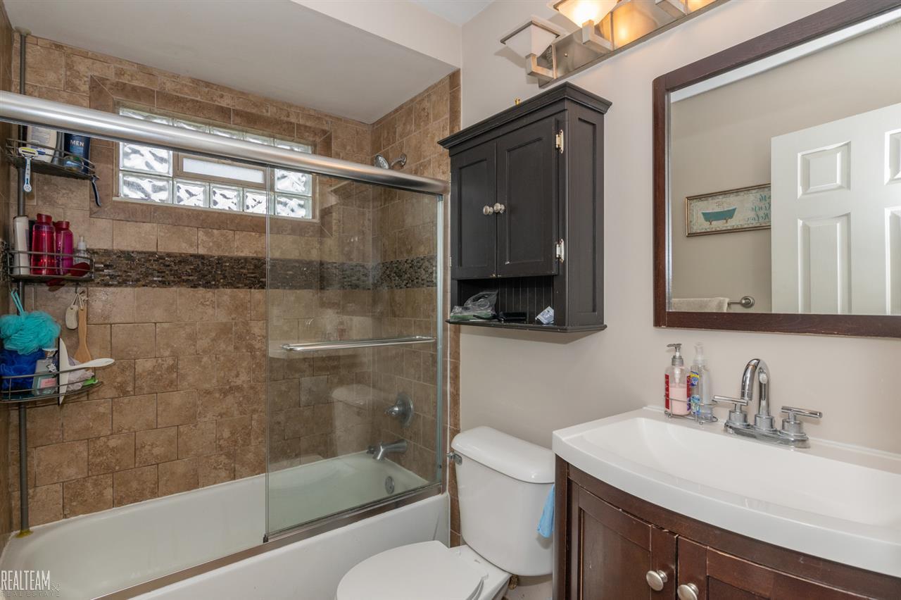 51524 Rivard Road New Baltimore, MI 48047 - Photo 11 of 19 31377191-10.JPG