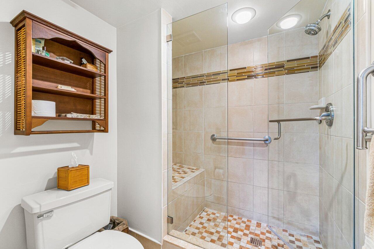 18258 Covina Way, Unit 101 Boca Raton, FL 33498 - Photo 23 of 40 Master bathroom