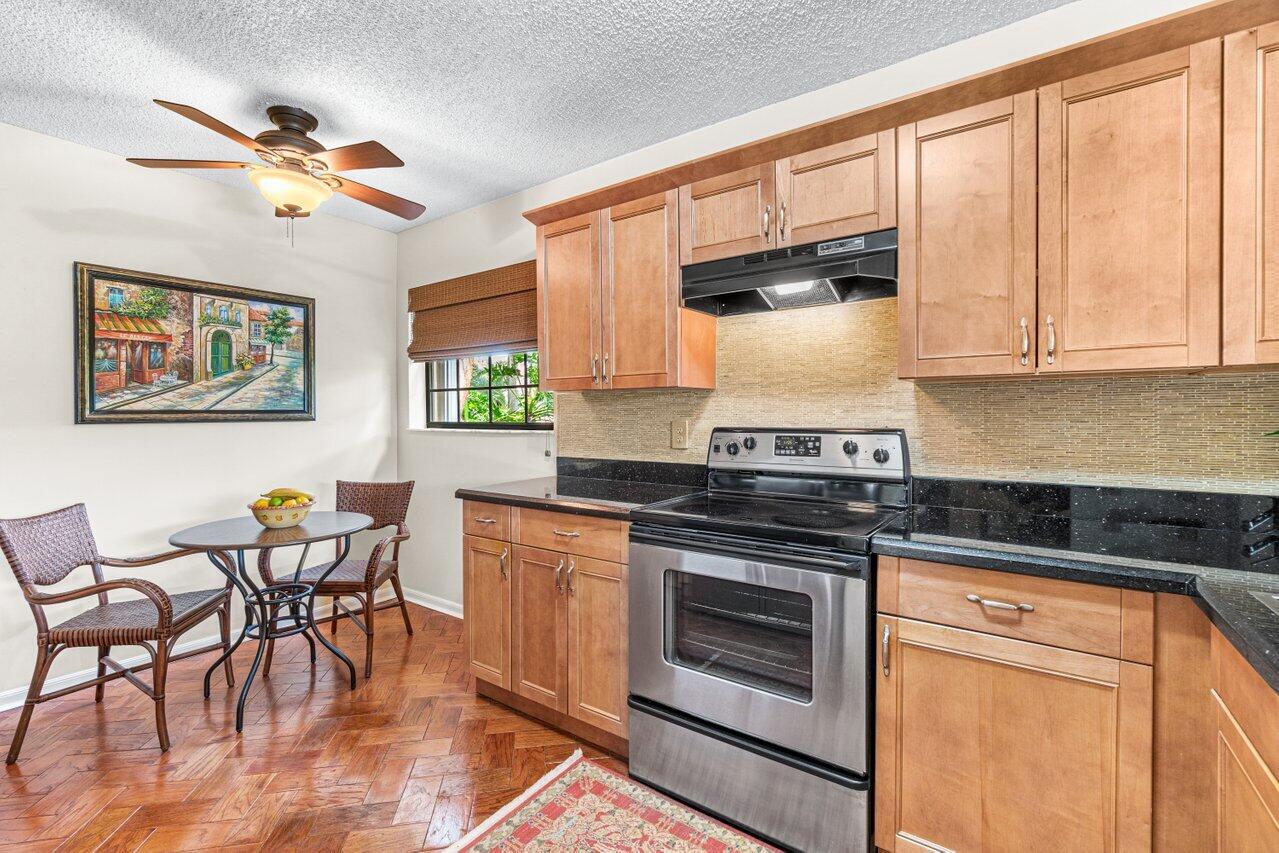 18258 Covina Way, Unit 101 Boca Raton, FL 33498 - Photo 8 of 40 Kitchen